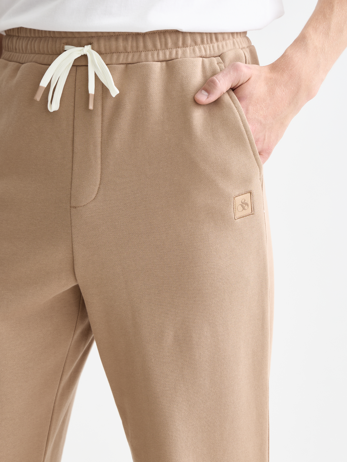 Seasonal Essentials logo badge regular sweatpants
