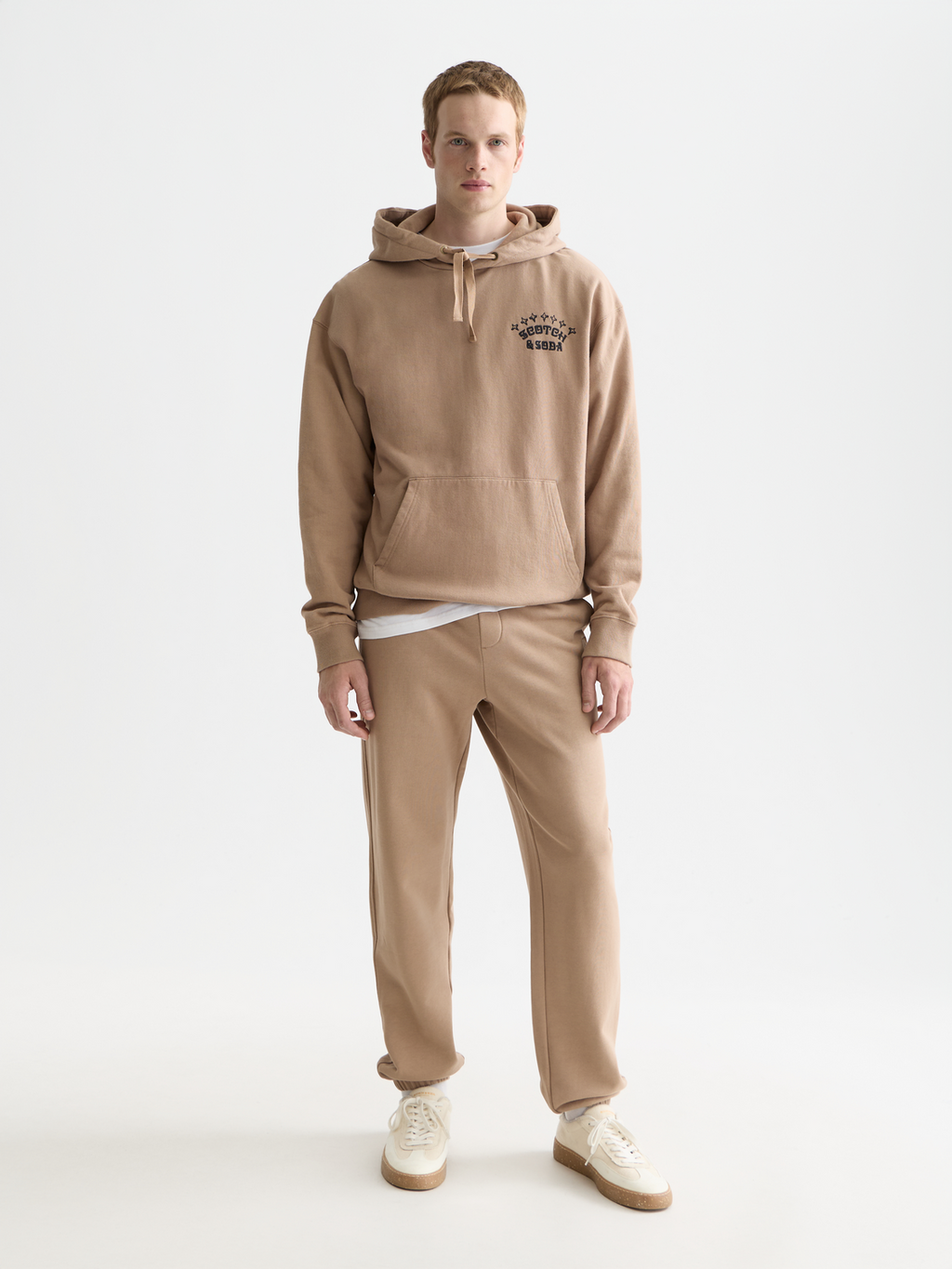 Seasonal Essentials logo badge regular sweatpants