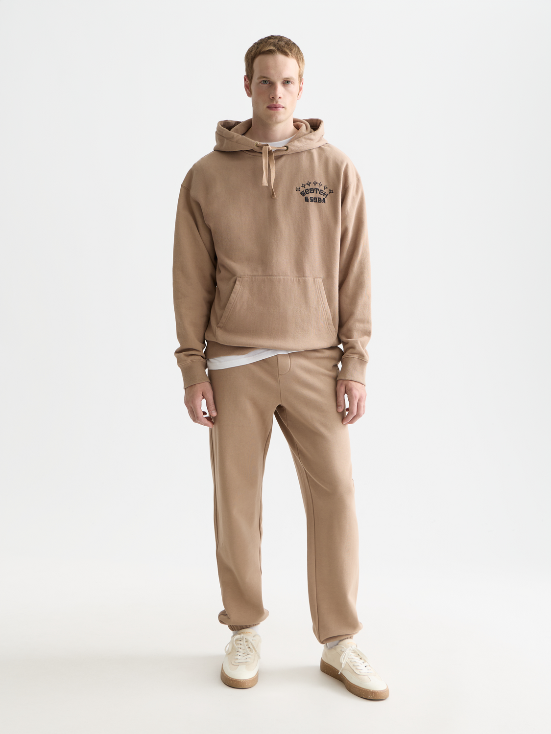Seasonal Essentials logo badge regular sweatpants
