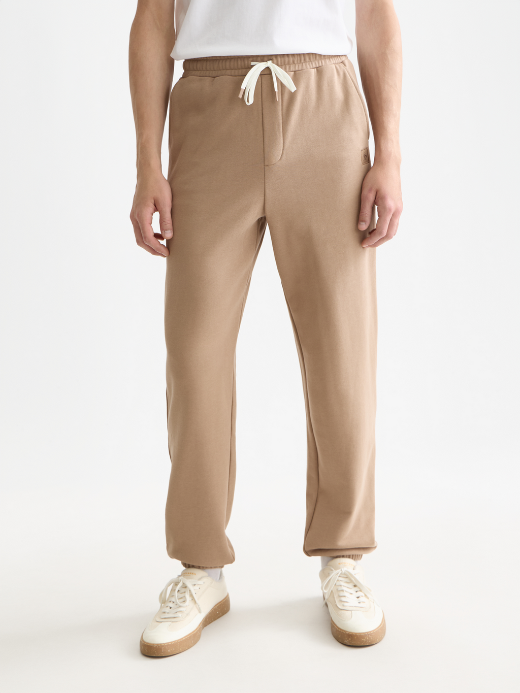 Seasonal Essentials logo badge regular sweatpants