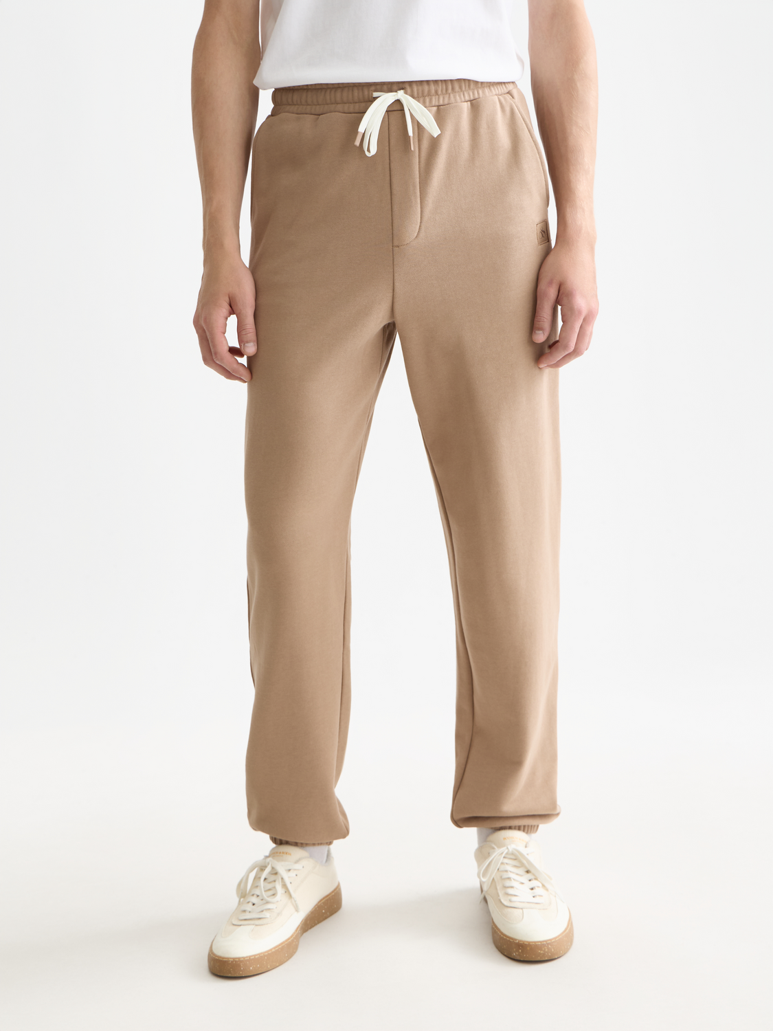 Seasonal Essentials logo badge regular sweatpants