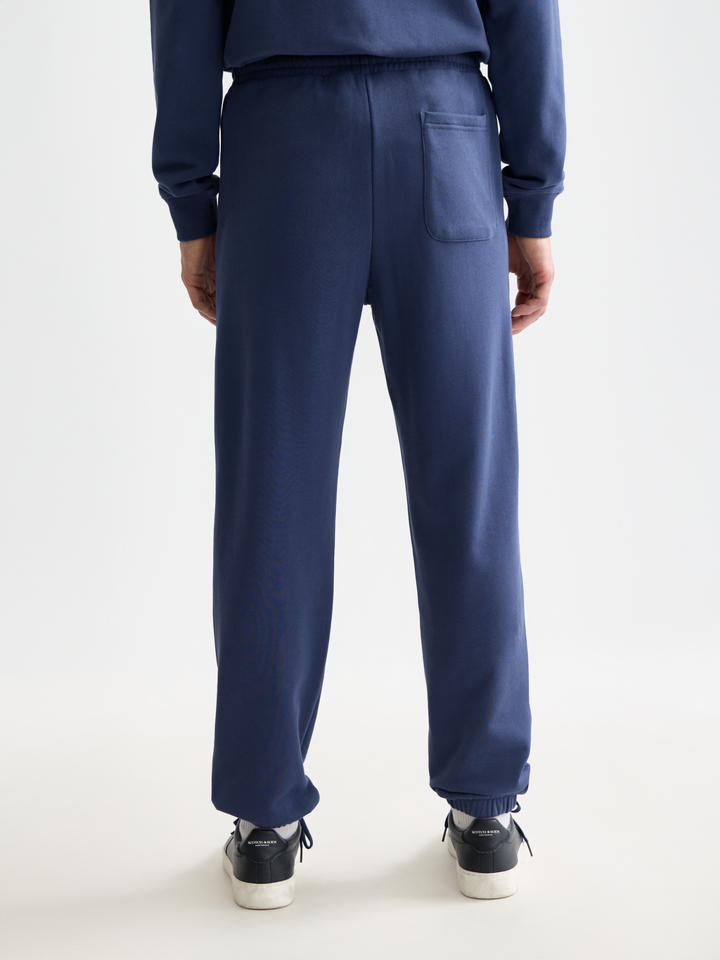 Seasonal Essentials logo badge regular sweatpants