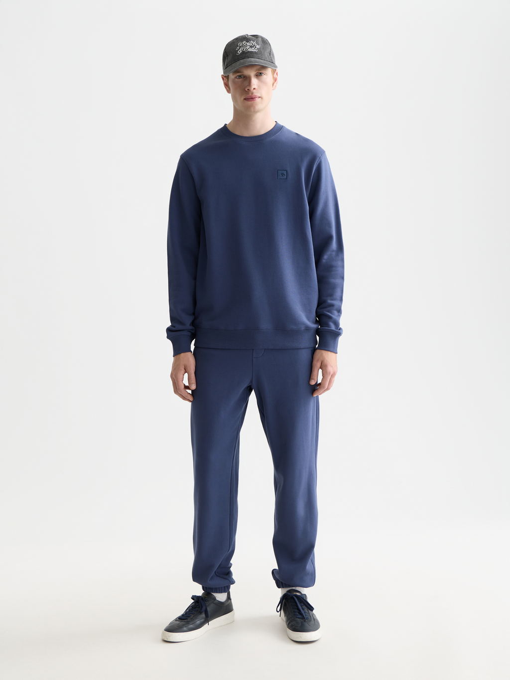 Seasonal Essentials logo badge regular sweatpants
