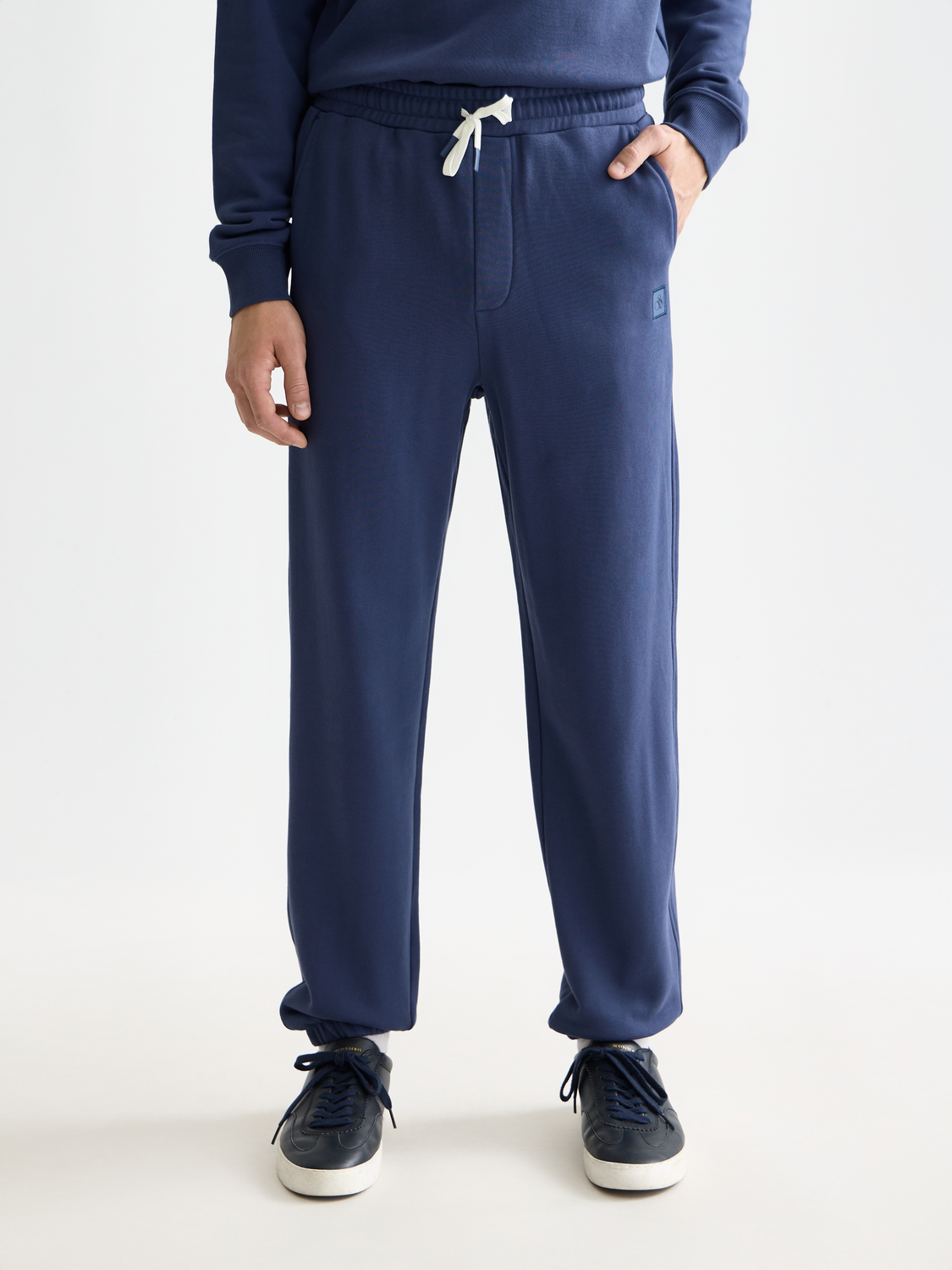 Seasonal Essentials logo badge regular sweatpants
