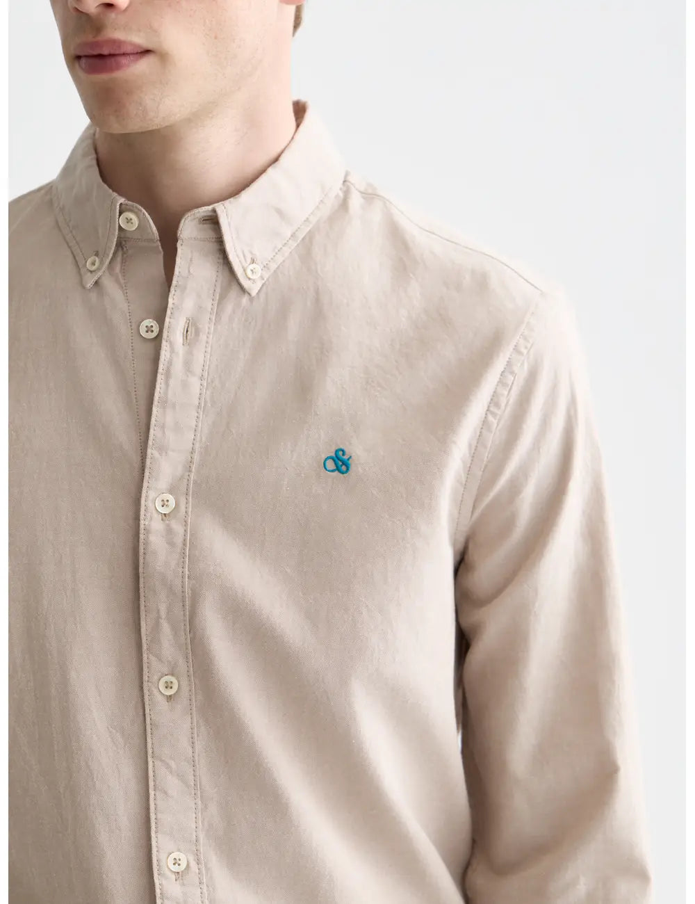 Seasonal Core Solid Oxford Regular-fit Shirt detail shot of fabric and craftsmanship by Scotch & Soda