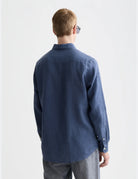 Seasonal Core Linen Regular-fit Shirt detail shot of fabric and craftsmanship by Scotch & Soda