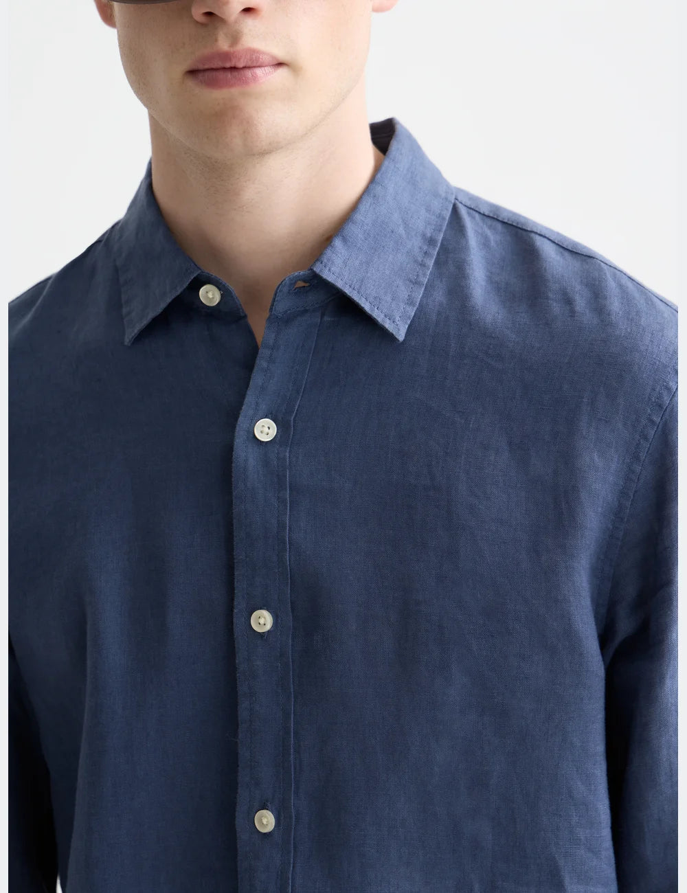 Seasonal Core Linen Regular-fit Shirt detail shot of fabric and craftsmanship by Scotch & Soda