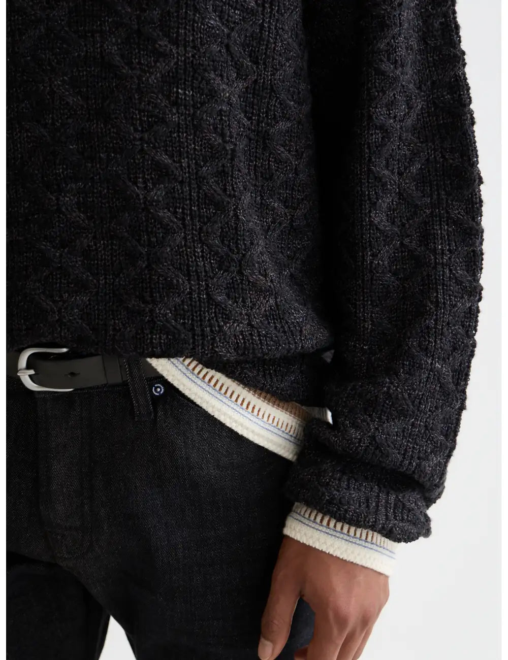 V-neck Cable Loose-fit Pullover detail shot of fabric and craftsmanship by Scotch & Soda