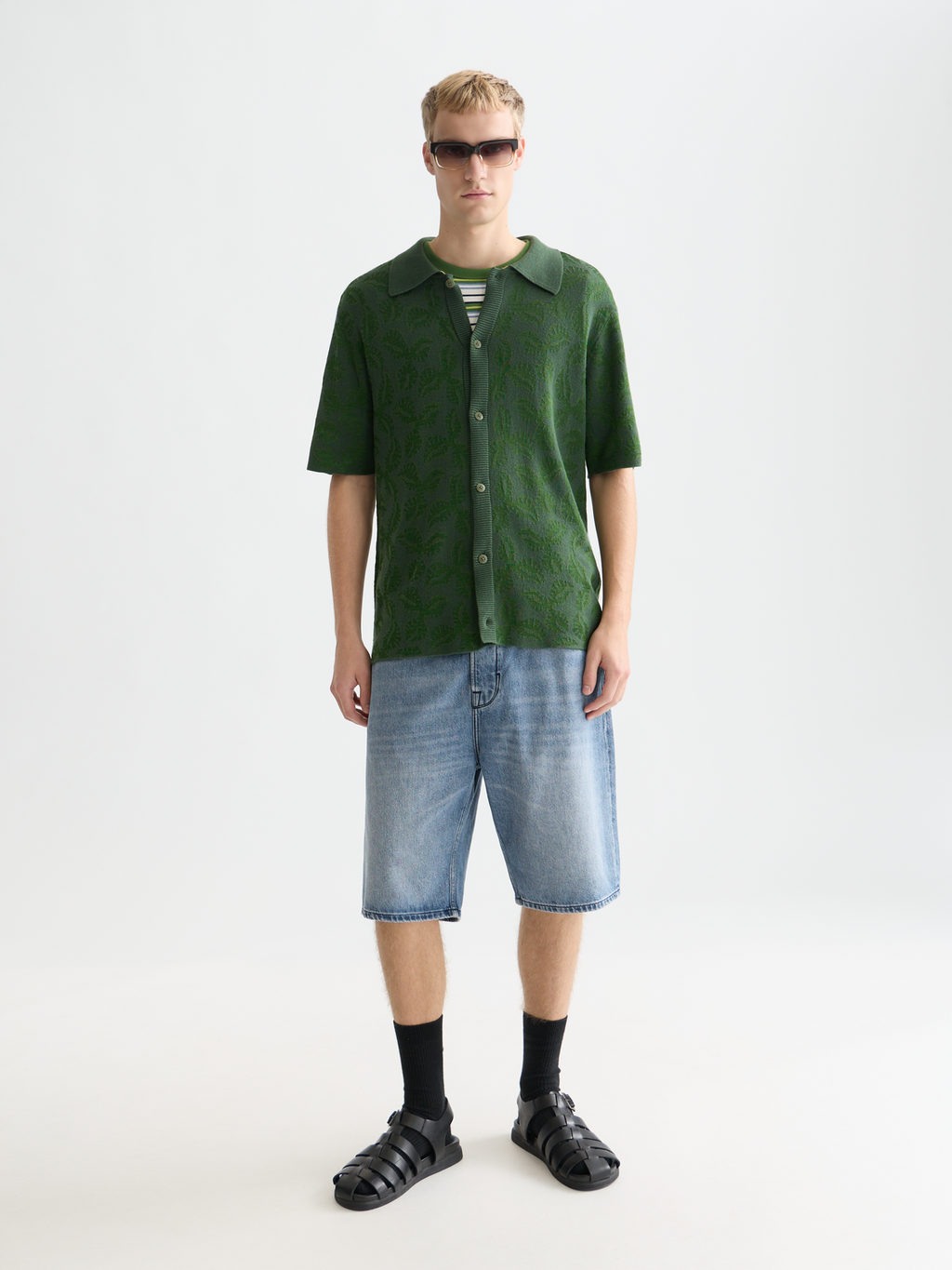 Two-tone knitted short sleeve shirt