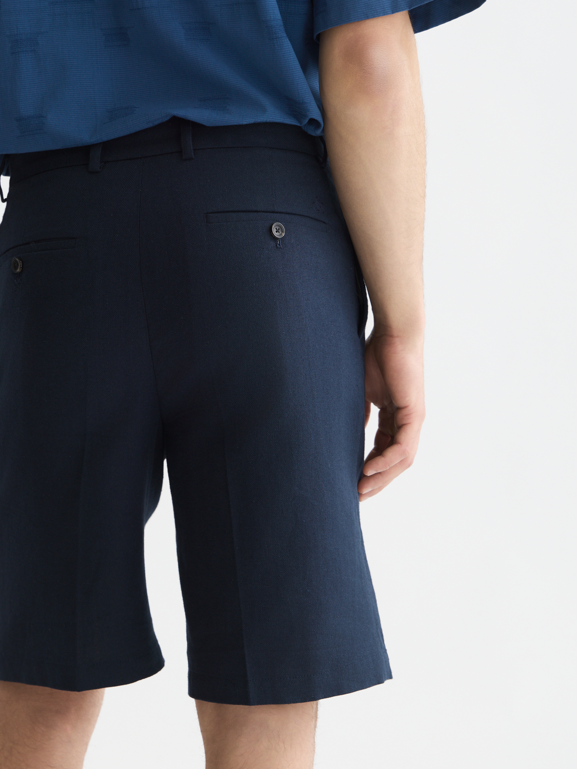 Pleated linen-blend herringbone wide chino shorts