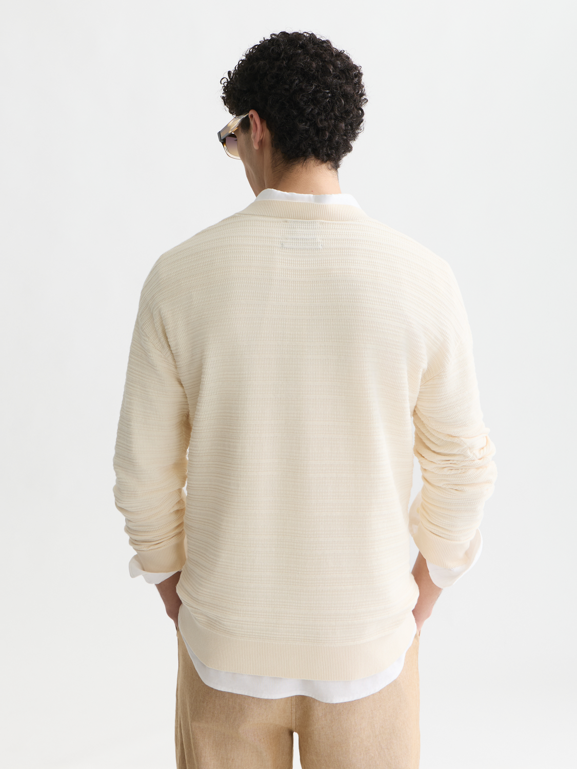 Structured chest pocket relaxed pullover