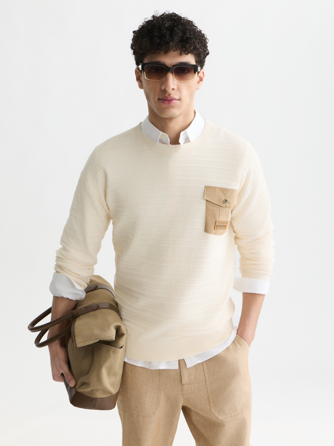 Structured chest pocket relaxed pullover