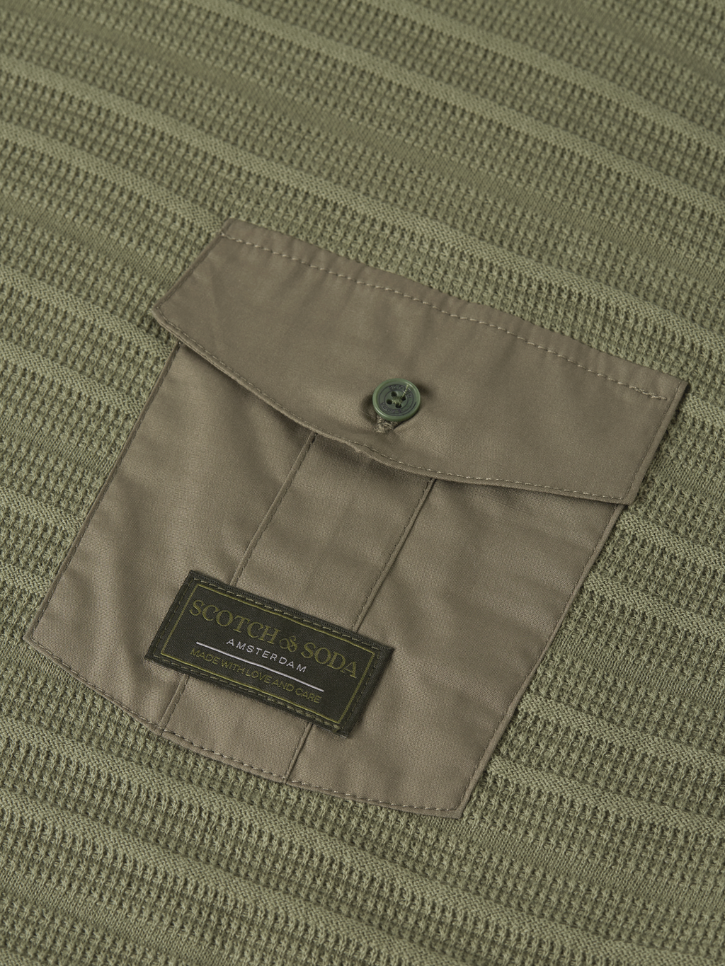 Structured chest pocket relaxed pullover