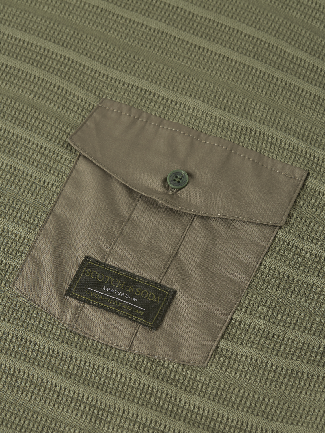 Structured chest pocket relaxed pullover