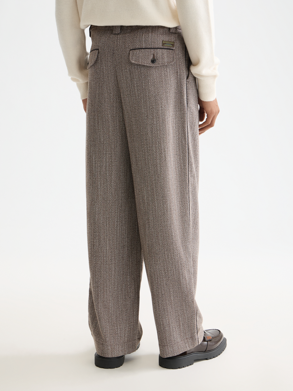 Herringbone yarn-dyed pleated baggy chino