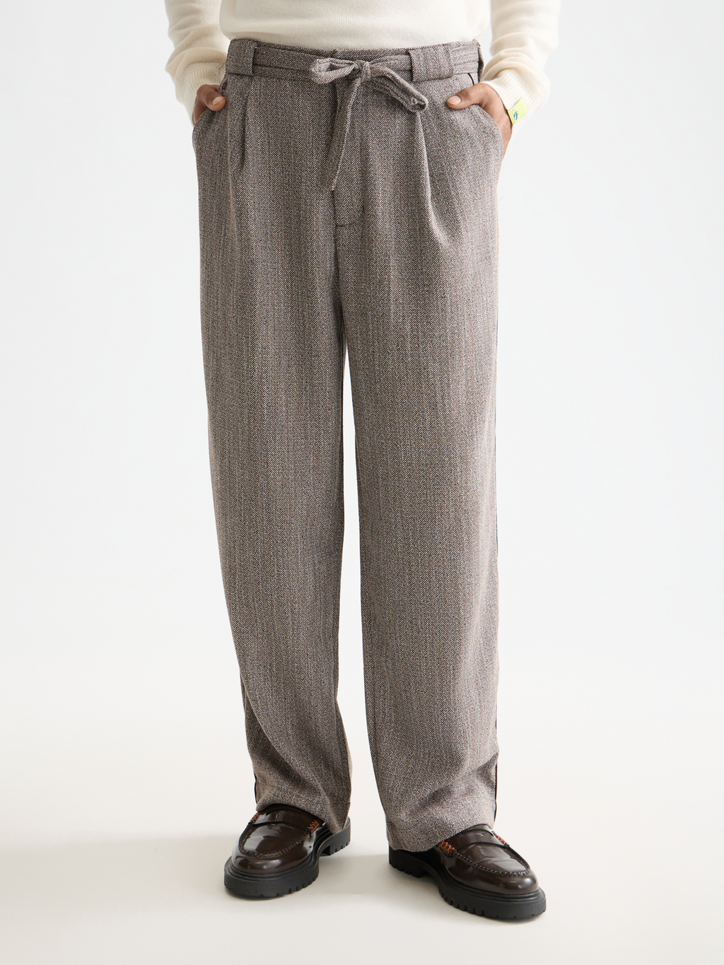 Herringbone yarn-dyed pleated baggy chino