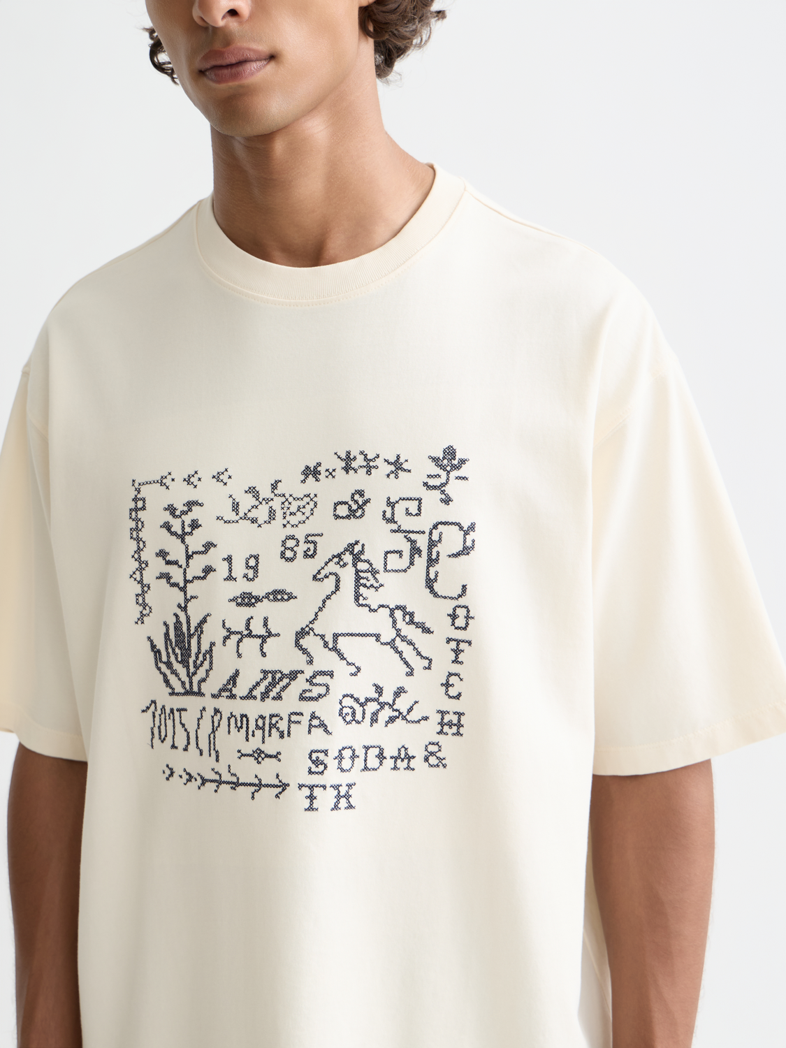 Cross-stitched artwork loose T-shirt
