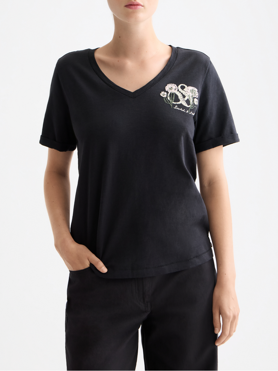 V-neck embroidered artwork T-shirt