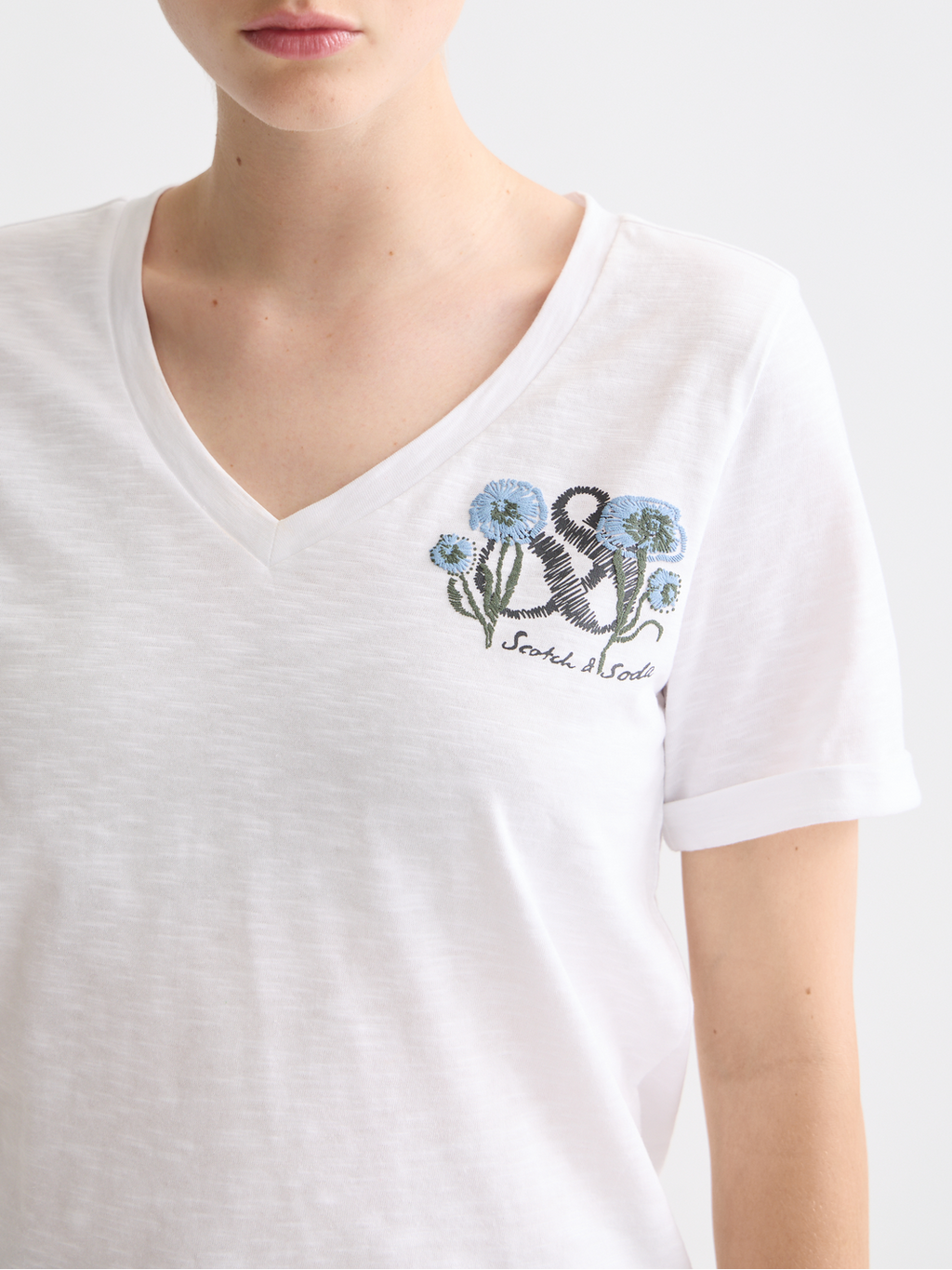 V-neck embroidered artwork T-shirt