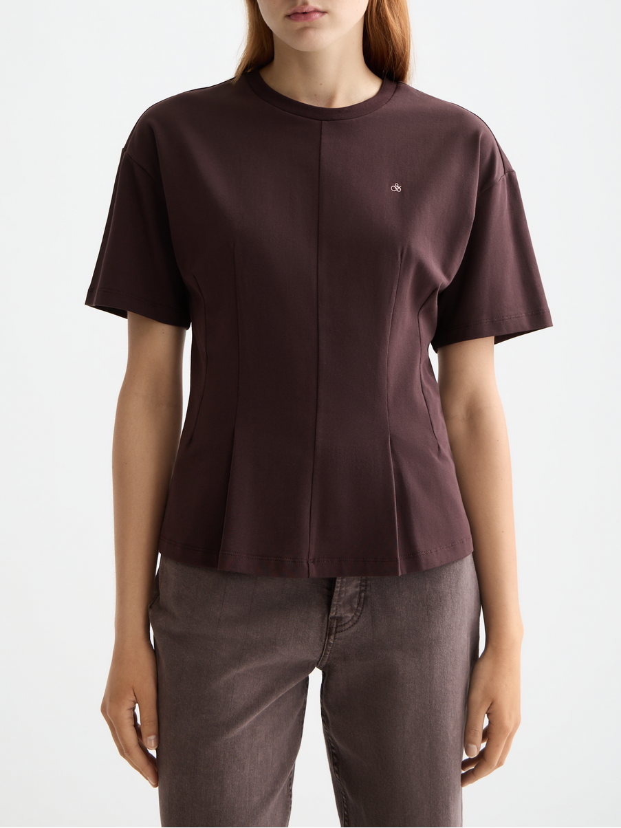 T-shirt with shaping