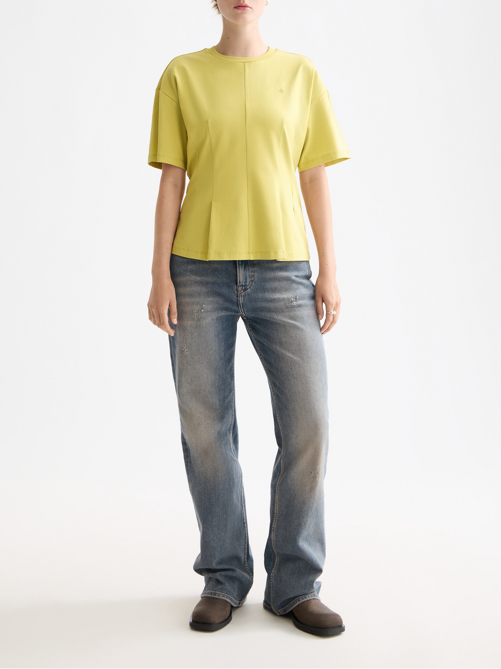 T-shirt with shaping