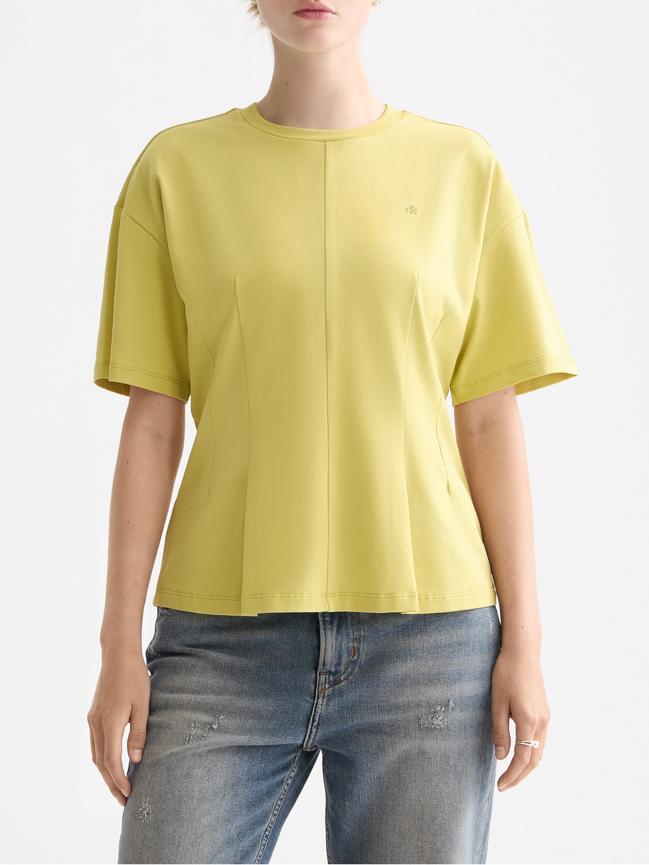 T-shirt with shaping