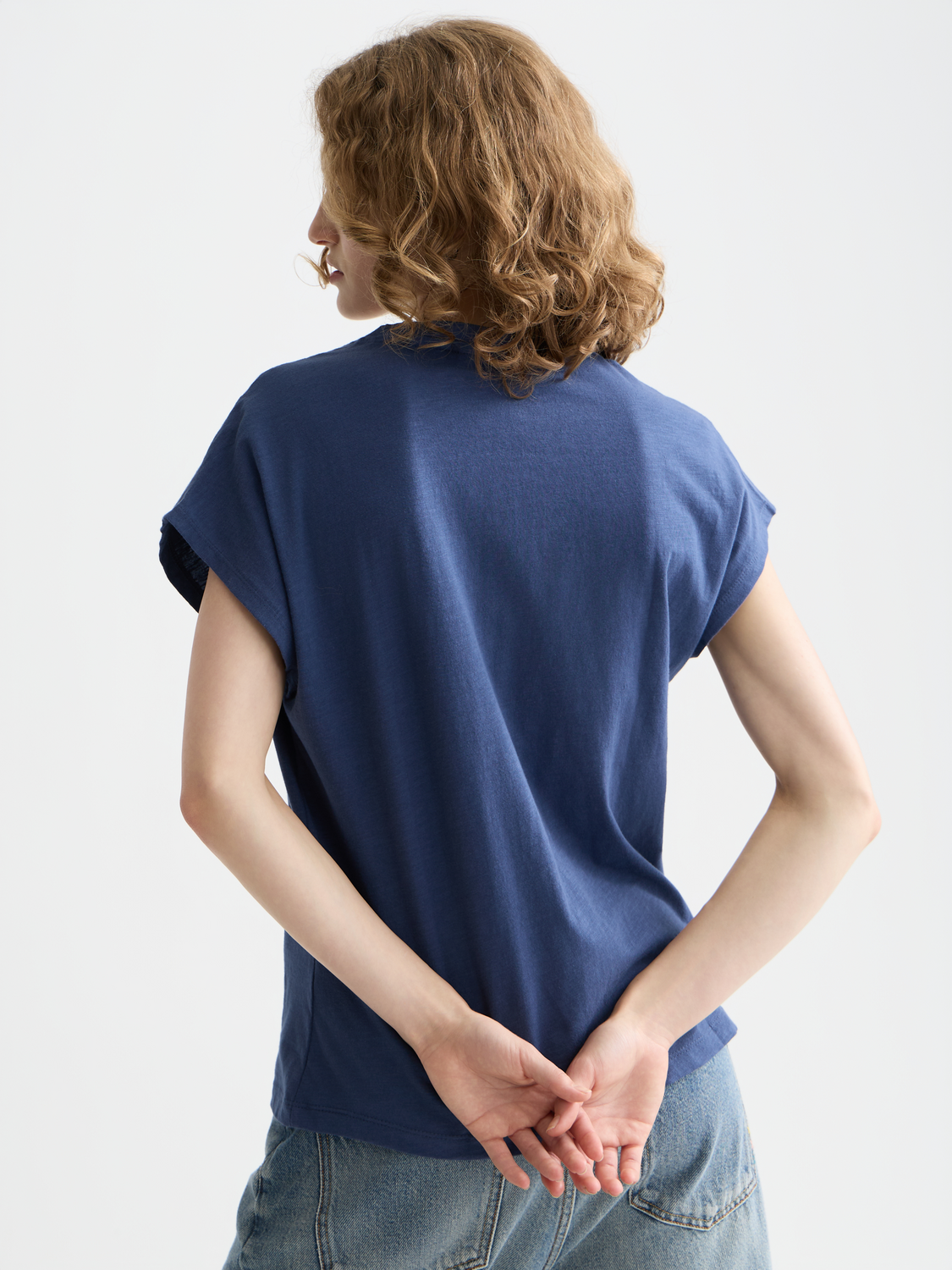 V-neck logo embroidery t-shirt