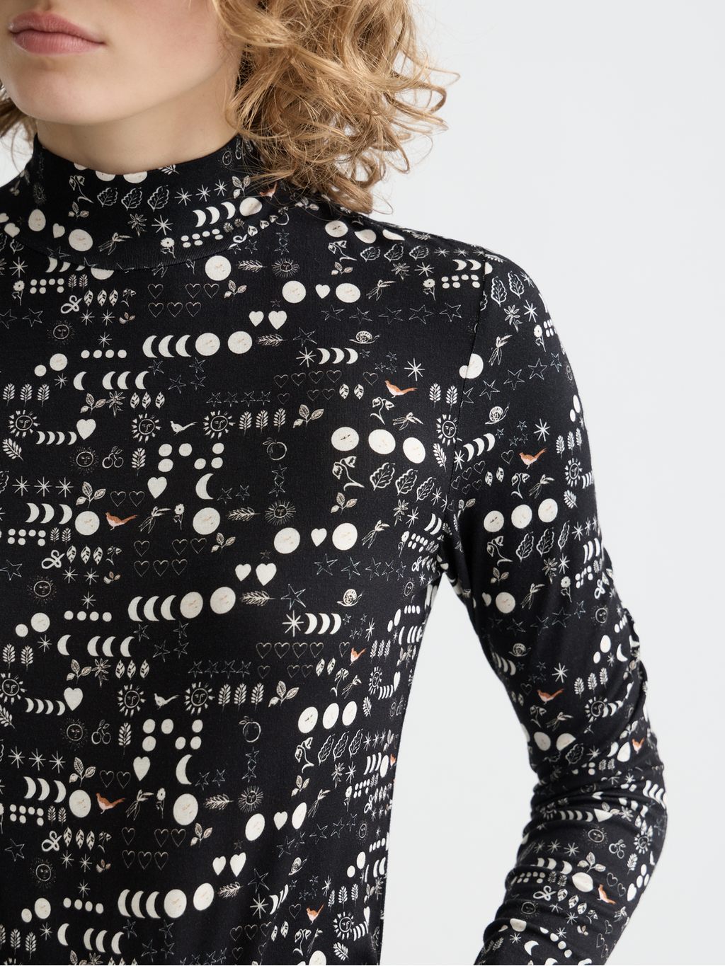 All over printed mock neck long sleeve T-shirt