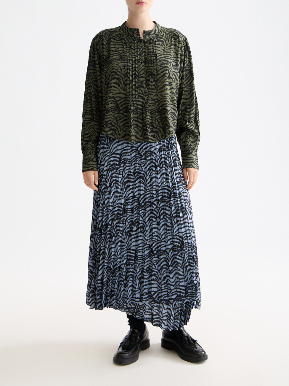 Printed pintuck shirt