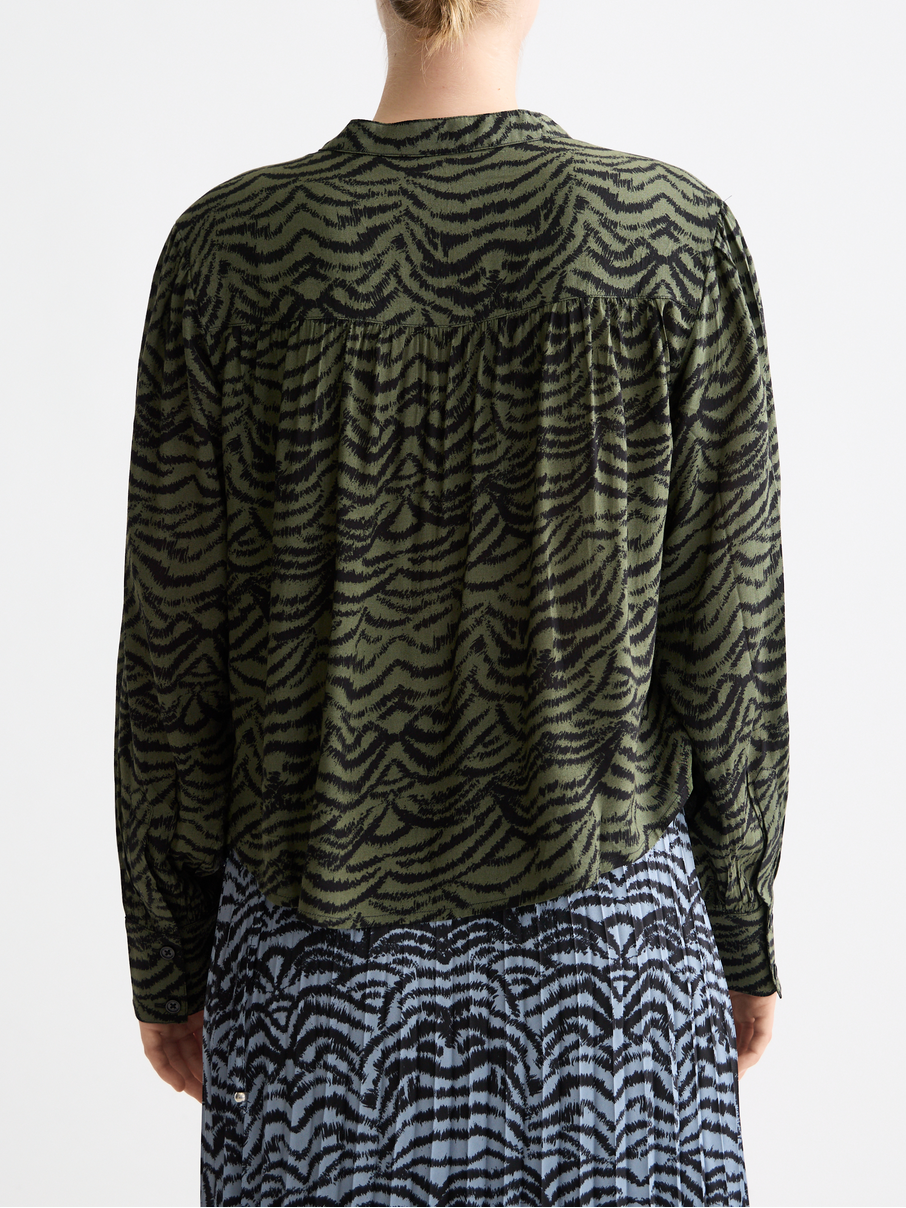 Printed pintuck shirt