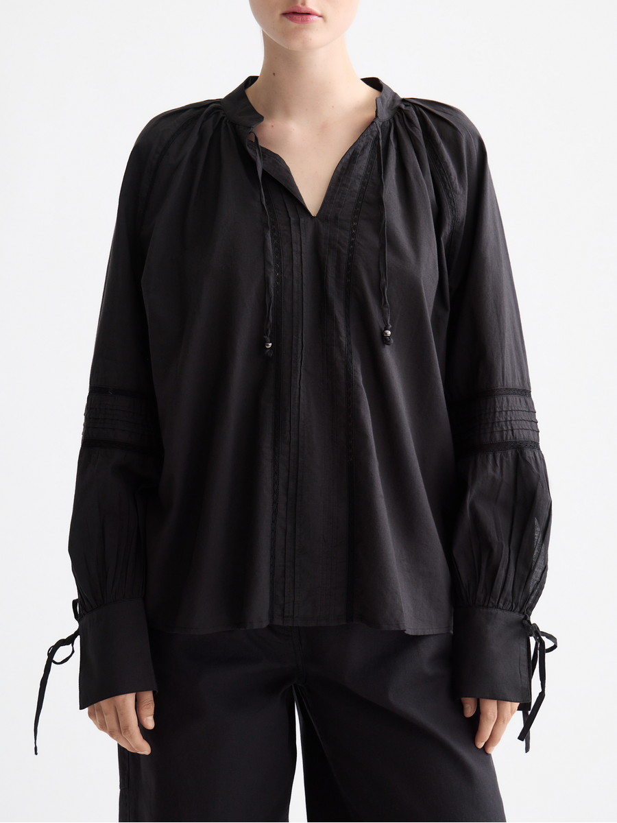 Blouse with lace and ties
