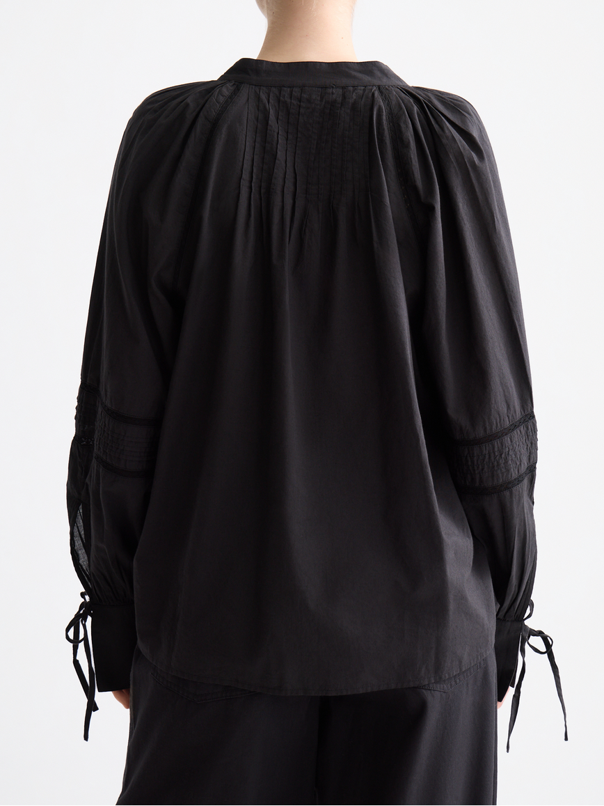 Blouse with lace and ties