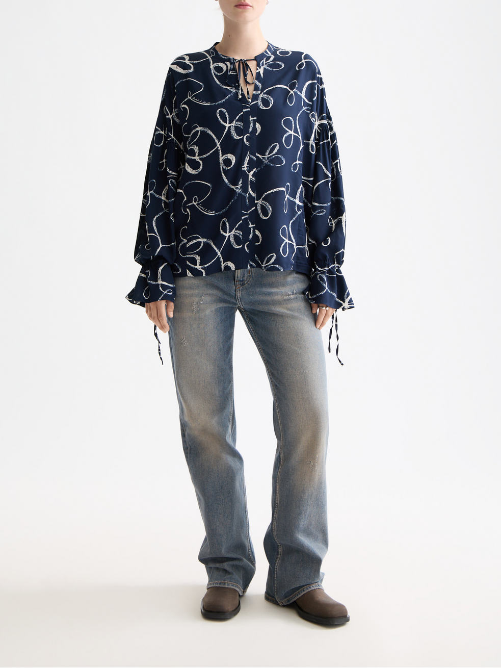 Easy top with draw string cuffs