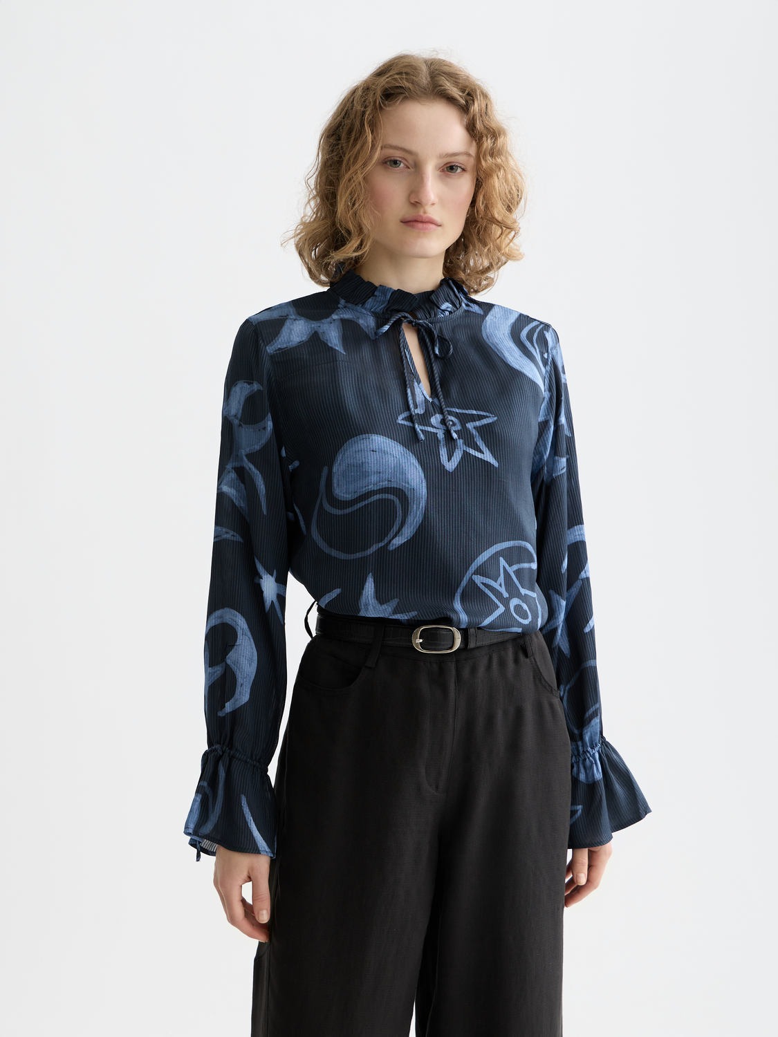 Printed drawstring cuffs shirt