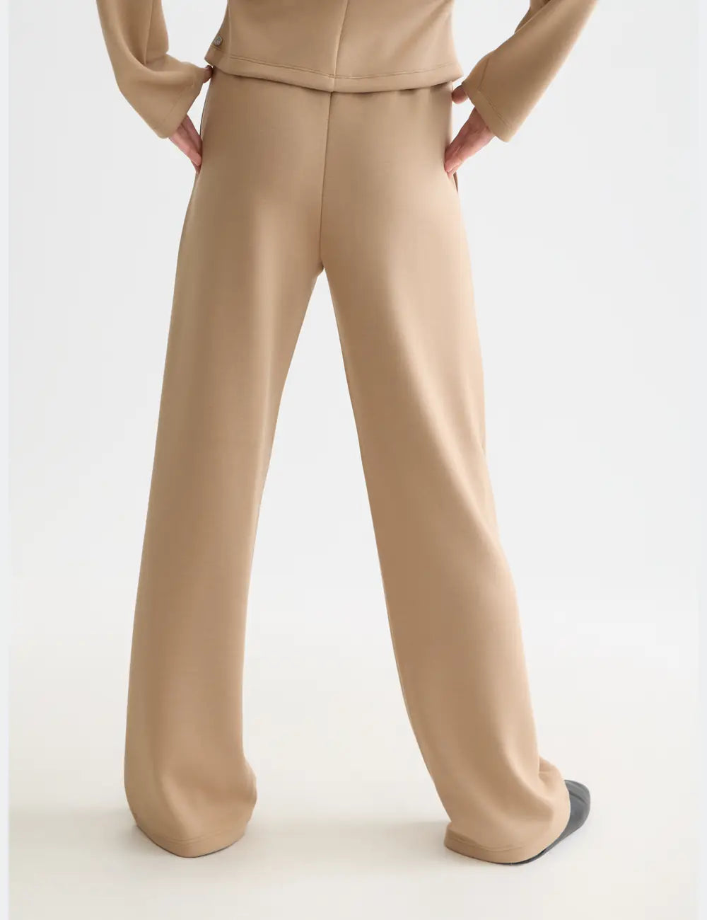 Modal Sweatpants detail shot of fabric and craftsmanship by Scotch & Soda