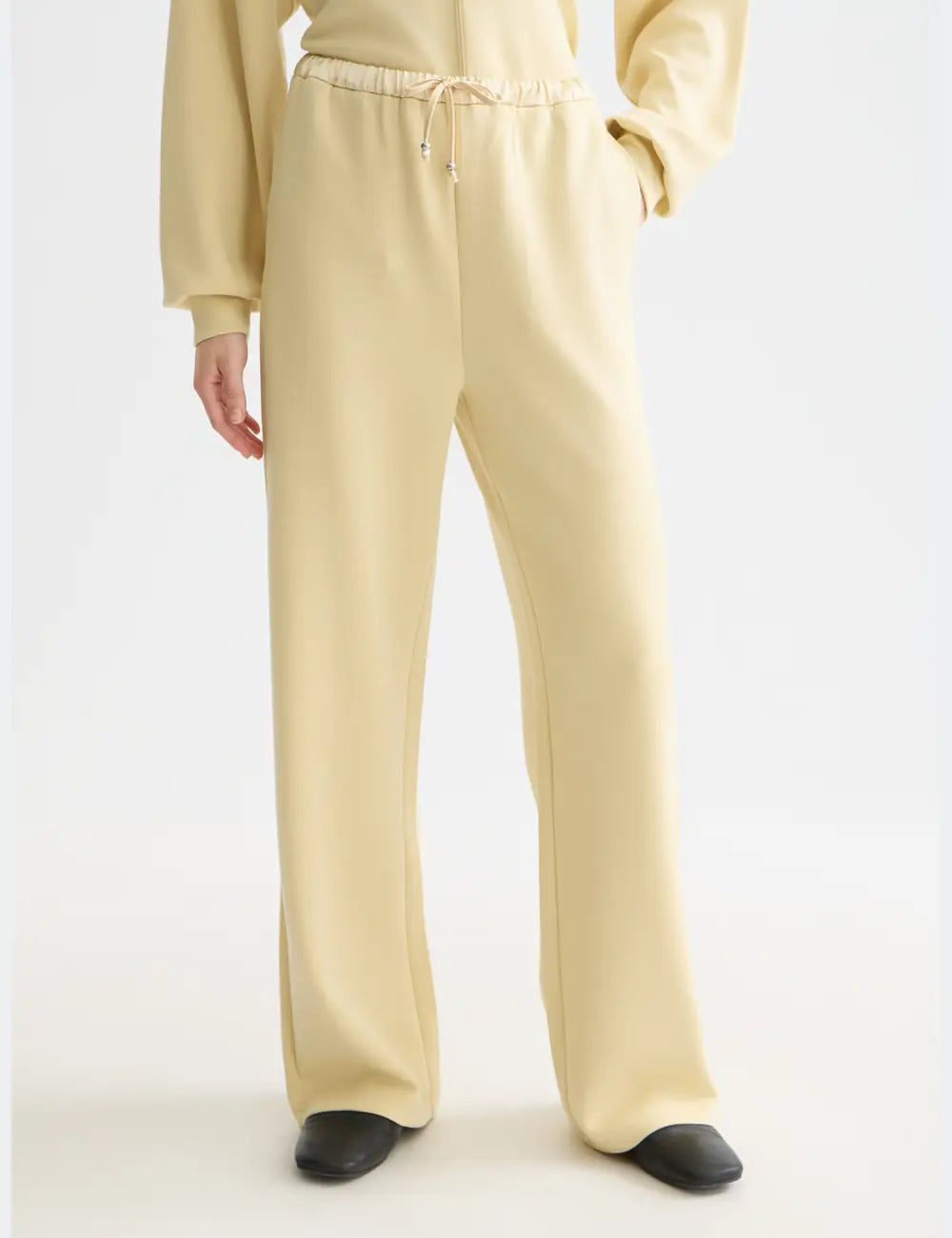 Parsnip Modal Sweatpants close-up on model by Scotch & Soda