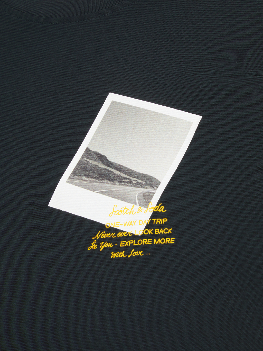 MENS GRAPHIC TEE