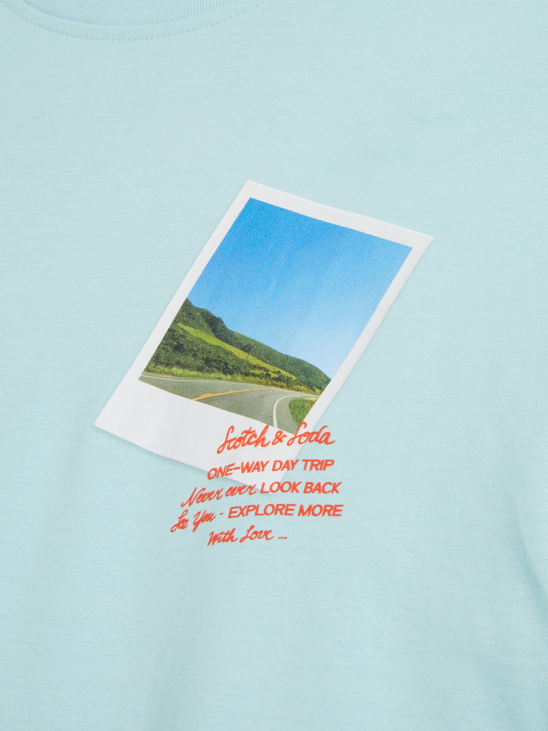 MENS GRAPHIC TEE
