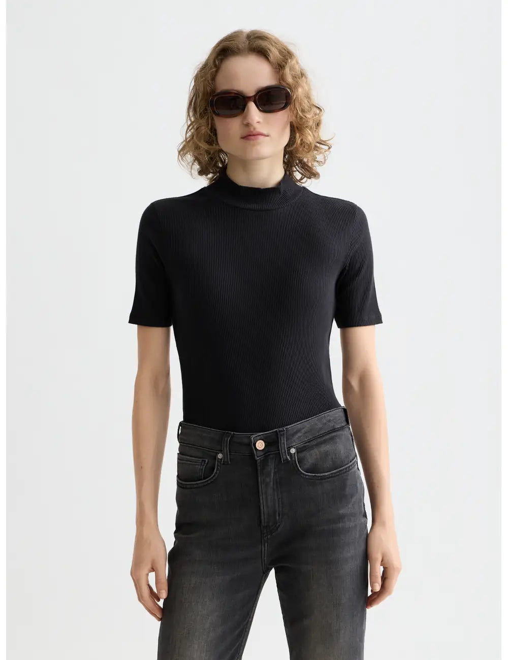 Core Mock Neck Tee close-up on model showing fit and detail by Scotch & Soda