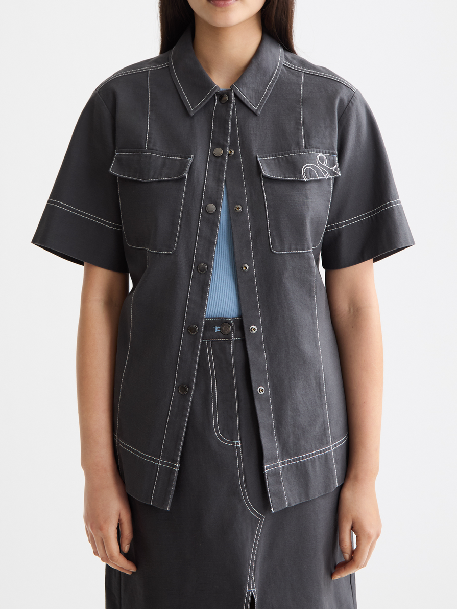 Patch pocket short sleeve shirt