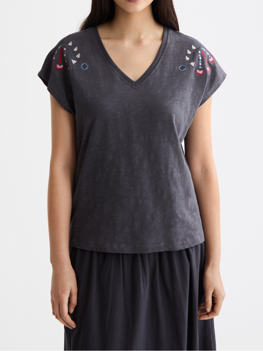Embroidered V-neck T-shirt