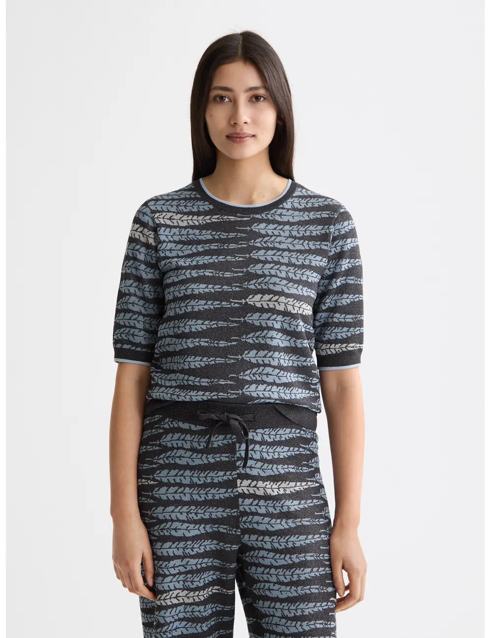 Lurex Jacquard Tee close-up on model showing fit and detail by Scotch & Soda