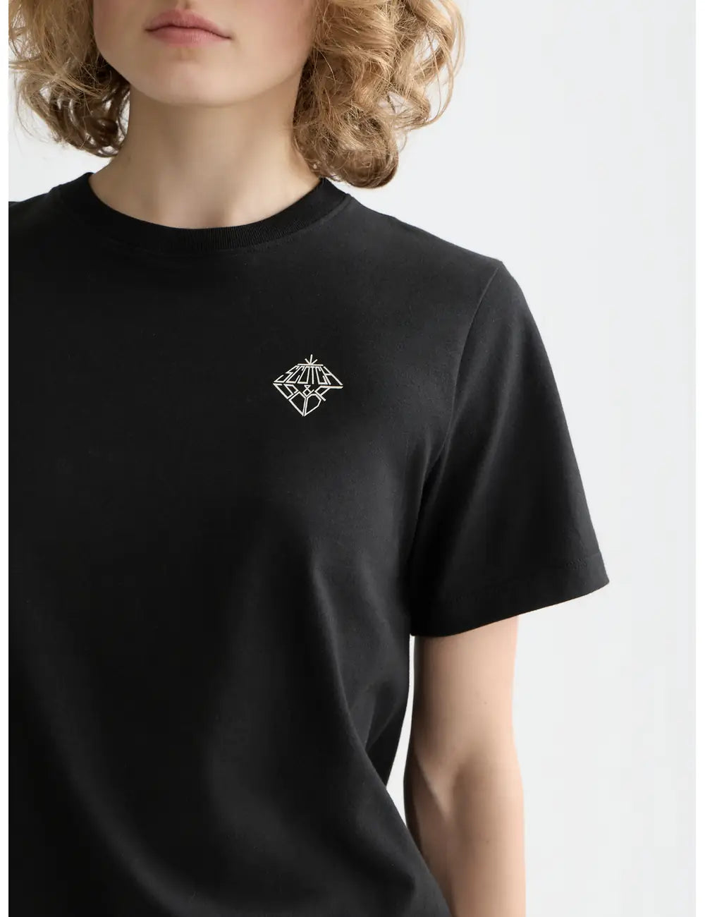 Core Chest Artwork Regular T-shirt detail shot of fabric and craftsmanship by Scotch & Soda