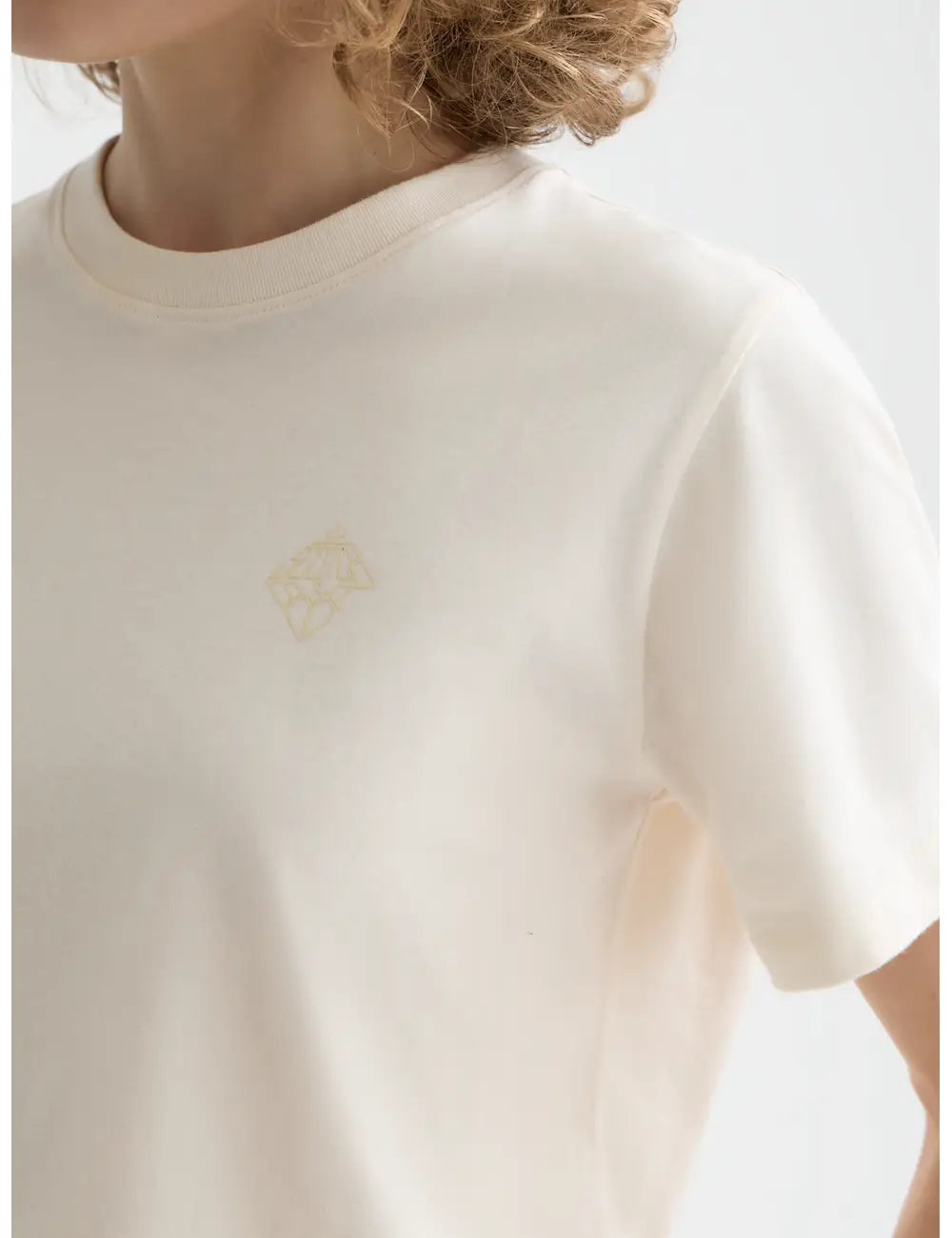 Core Chest Artwork Regular T-shirt detail shot of fabric and craftsmanship by Scotch & Soda