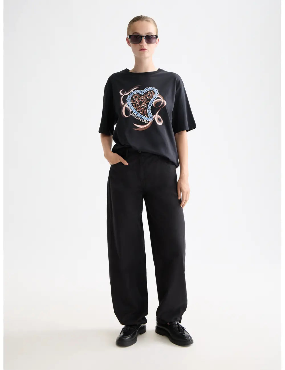 Artwork Loose Fit Tee full model shot showing overall fit by Scotch & Soda