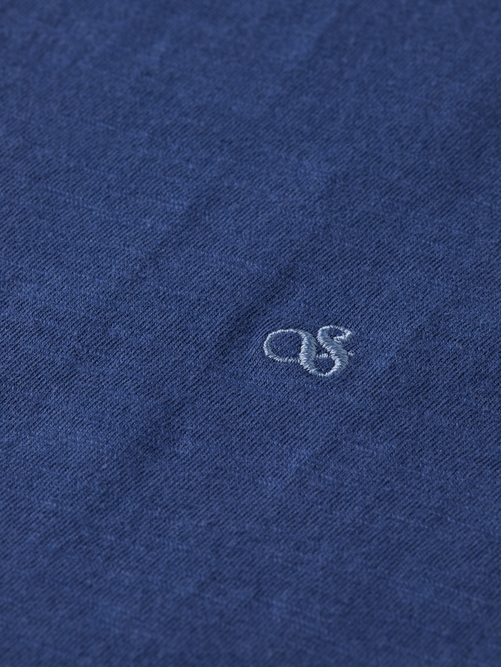 V-neck logo embroidery t-shirt