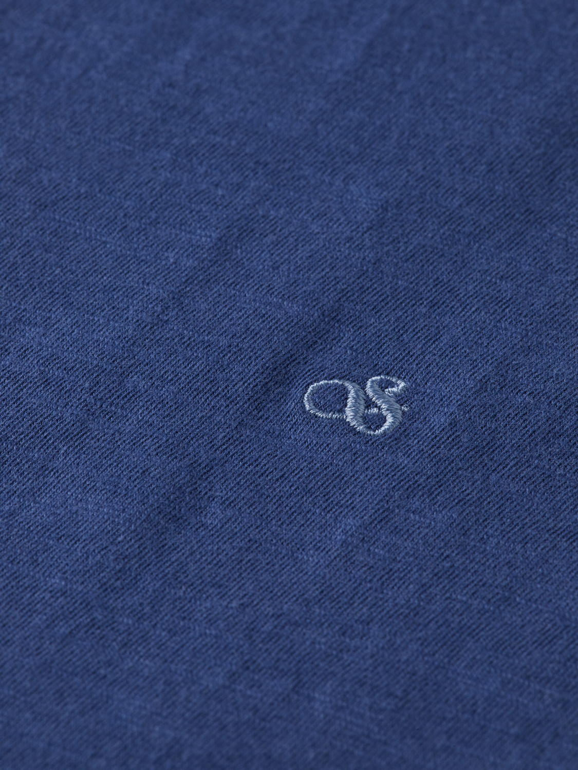 V-neck logo embroidery t-shirt