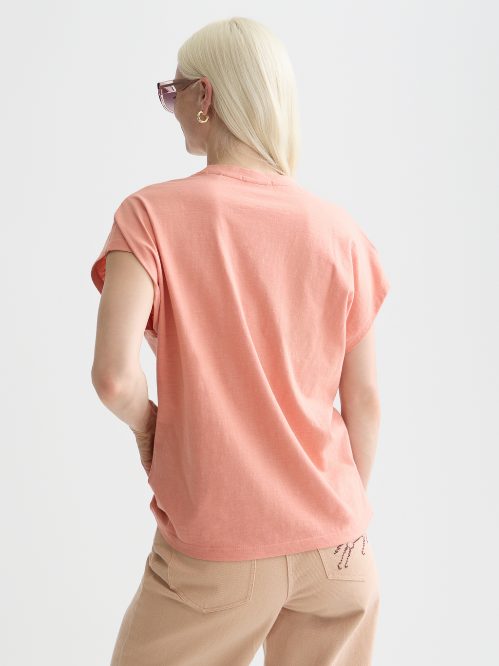 V-neck logo embroidery t-shirt