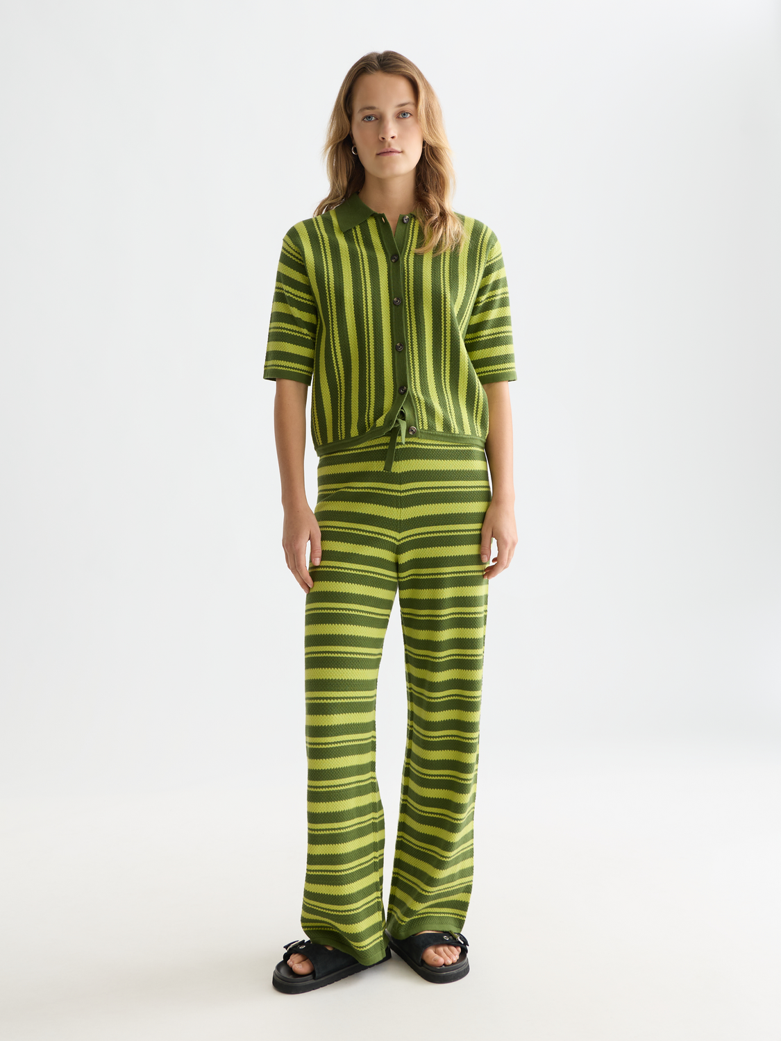 Textured vertical stripe knitted top