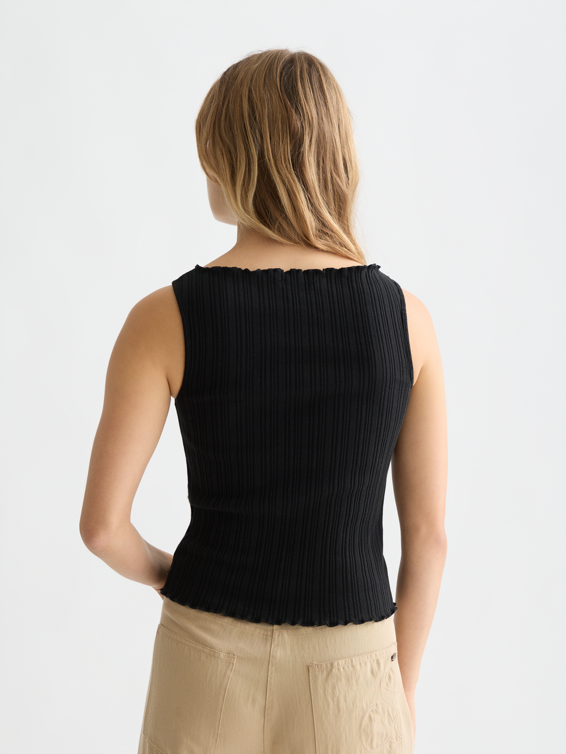 Structured rib tank